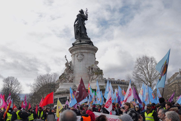 Dénoncer l’attaque violente de l’extrême-droite